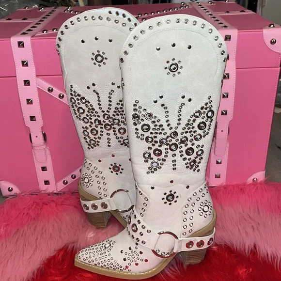 SOLD Butterfly studded cowgirl boots size 6 nude ivory - Picture 4 of 5